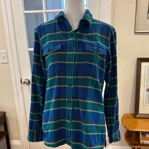 Patagonia Women’s Organic Cotton flannel button down. Size 4